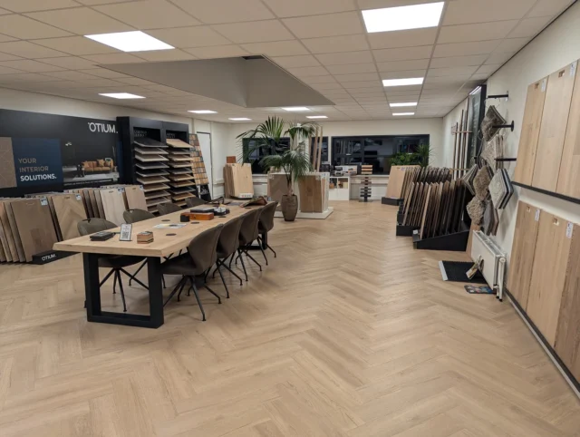 Wist u dat Floortec Verlaan een prachtige showroom heeft in Lijnden?

Hier vindt u een uitgebreid assortiment aan parket-, PVC- en laminaatvloeren, maar ook stijlvolle vloerkleden om uw interieur compleet te maken! Ervaar de materialen, vergelijk de kleuren en ontdek welke vloer of welk vloerkleed perfect aansluit bij uw stijl.

Wij staan klaar om u te adviseren en met u mee te denken over de beste keuze voor uw woning of bedrijf. Om u de aandacht en service te bieden die u verdient, raden wij aan om een afspraak te maken. Zo heeft ons personeel alle tijd om u persoonlijk te helpen en uw vragen te beantwoorden.

📍 Bezoek onze showroom in Lijnden
📅 Maak een afspraak zodat we alle tijd voor u hebben
🌐 www.floortecverlaan.nl/showroom

 #floortecverlaan #vloerspecialist #eikenvloeren #wonen #vloerrenovatie #parketvloeren #pvcvloer #pvc #houtenvloeren #laminaatvloeren #laminaat #vloeren #vloer #floortec  #Interieurinspiratie #Woontrends #DuurzaamWonen